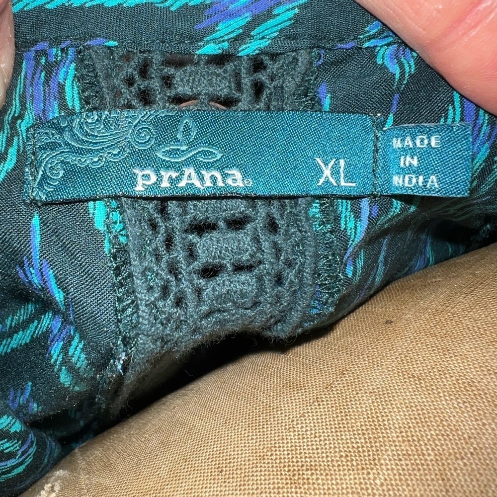Women's Prana blouse navy and greens size xl - Picture 8 of 8